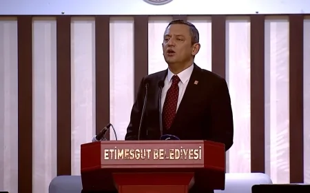 Özgür Özel'den İftar Konuşması: 'Sert Siyaset Dilini Bırakalım'