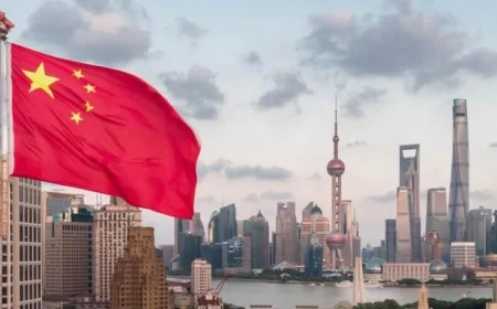 Çin, 2025 için %5 büyüme hedefi belirledi: Ekonomik riskler vurgulandı