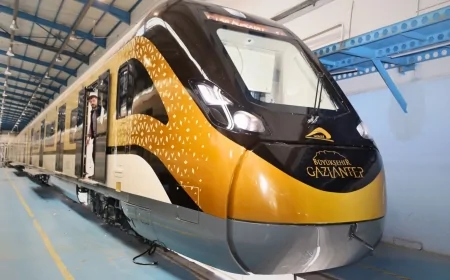 Ulaştırma Bakanı Abdulkadir Uraloğlu: 'Milli Banliyö Tren Seti Üretiminde İleriye Dönük Hamleler Yapılıyor'