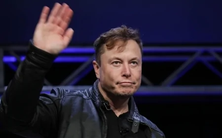 Elon Musk'ın Aşırı Sağcı Duruşu, Servetini Yüz Milyarlarca Dolar Azaltarak Tesla Satışlarını Düşürdü