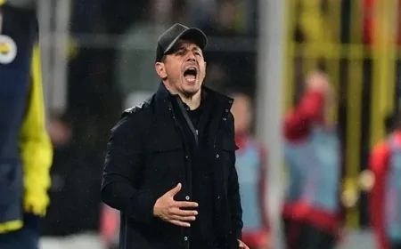 Emre Belözoğlu'nun Fenerbahçe maçı öncesi soyunma odası görüntüleri sosyal medyada büyük ilgi gördü