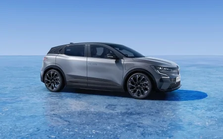 2025 Renault Megane E-Tech güncellendi: Tek pedallı sürüş ve çift yönlü şarj dikkat çekiyor