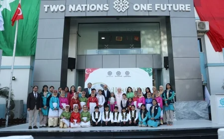 Emine Erdoğan İslamabad’da Pak-Türk Maarif Uluslararası Okulları’nda Kız Öğrencilerle Buluştu