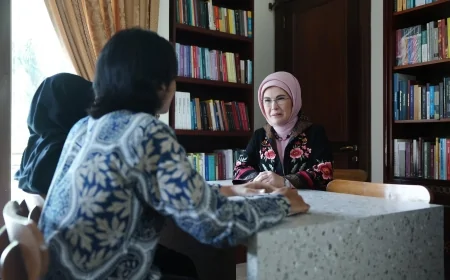 Emine Erdoğan, Endonezya’da Yunus Emre Enstitüsünü Ziyaret Etti