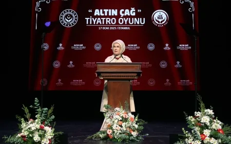 Emine Erdoğan, Devlet Himayesindeki Çocukların Sahnelediği “Altın Çağ” Oyununu İzledi