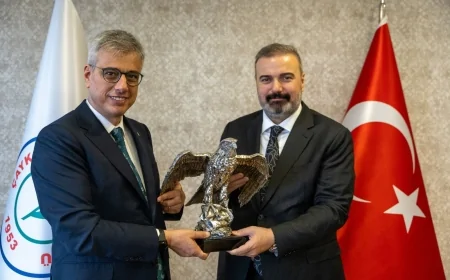 Sağlık Bakanı Kemal Memişoğlu Çaykur Rizespor’u Ziyaret Etti