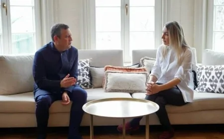 CHP Lideri Özgür Özel, Ekrem İmamoğlu’nun Gözaltına Alınmasının Ardından Aileye Ziyaret Gerçekleştirdi