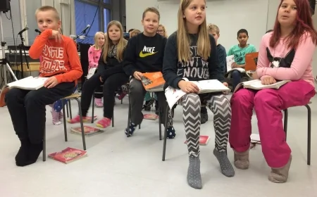 Finlandiya’da Öğrenciler Okula Ayakkabısız Gidiyor: Ayakkabısız Eğitim Kültürü