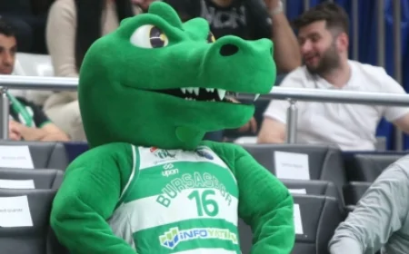 Brezilya’da Bir Futbol Takımının Maskotu Gerçek Bir Timsah: Takımın Sembolü Canlı!