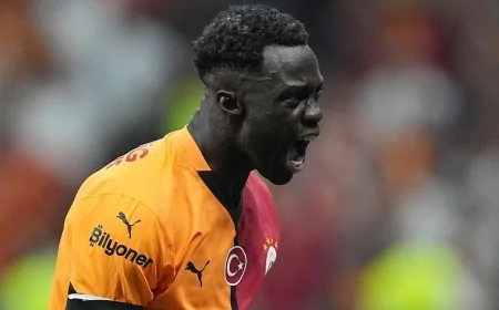 Galatasaraylıları Korkutan Sakatlık: Davinson Sanchez Bilinç Kaybı Yaşadı