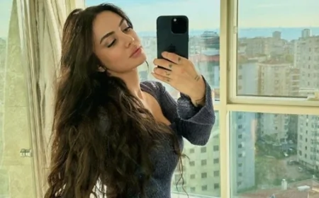 Ece Ronay'dan siyasete mesafeli duruşuna tepki gösterenlere sert yanıt: 'ODTÜ’lü yapınca kahraman, ben yapınca terörist'