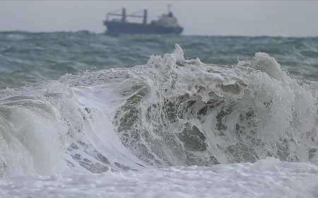 Ege Denizi'ndeki depremler artışta: Volkanik patlama riski var mı?