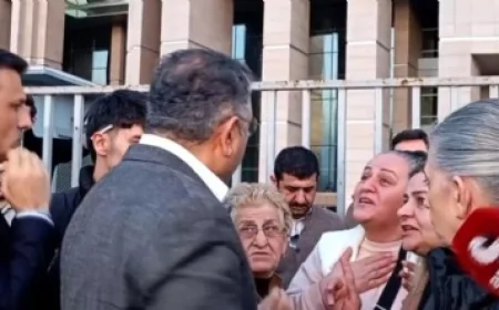 CHP’li İsimlere Adliye Önünde Sert Tepki: 'Bu Nasıl Bir Parti, Çocuklarımız İçeride!'