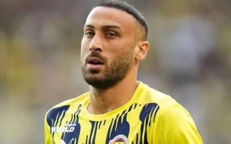 Cenk Tosun’un Japonya’ya transferi iptal oldu, Fenerbahçe’de formaya göz kırpıyor