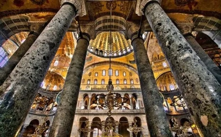 Asırlarca yıkılıp yeniden inşa edilen Ayasofya'nın bilinmeyen tarihî yolculuğu