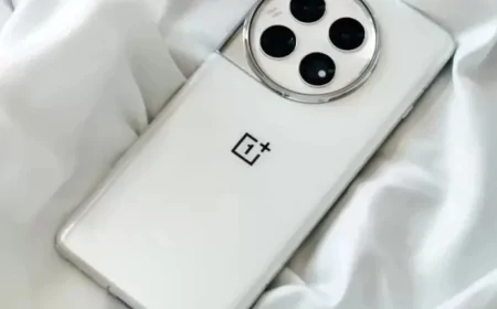 OnePlus 13T, Snapdragon 8 Elite işlemci ve 6.200 mAh pil ile kompakt telefon pazarını yeniden şekillendiriyor