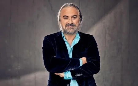 Ünlü Sanatçı Volkan Konak KKTC’de Konser Sırasında Hayatını Kaybetti