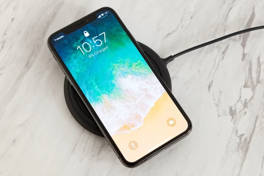 AB, şarj girişi olmayan iPhone'ların kurallara uygun olduğunu açıkladı