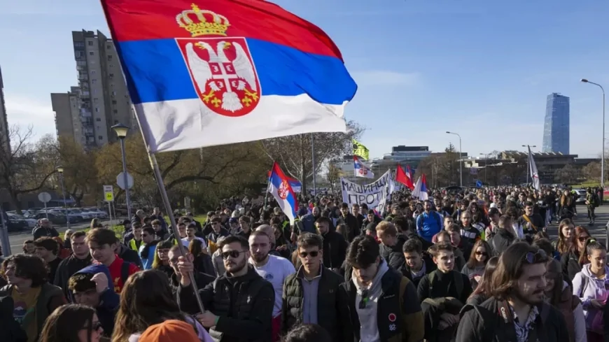 Sırbistan’da Öğrenciler Büyük Protesto İçin Belgrad’a Yürüyor