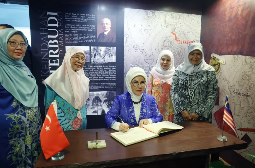 Emine Erdoğan, Kuala Lumpur Perdana Botanik Bahçesi’ni Ziyaret Etti
