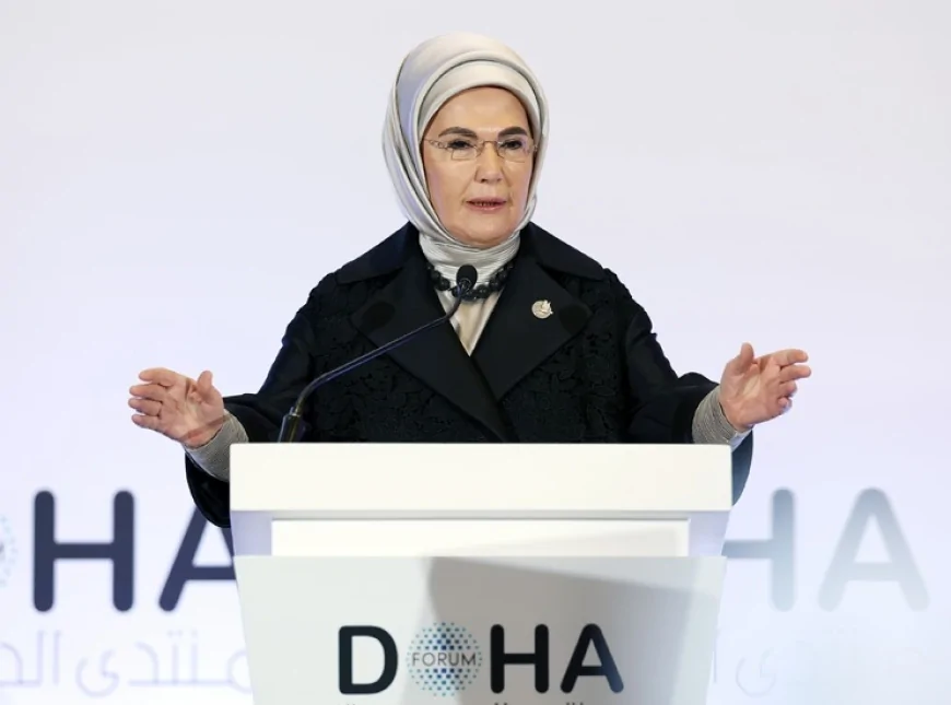 Emine Erdoğan Doha Forumunda Filistin İçin Seslendi: “Soykırımın 428. Günündeyiz”
