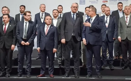 Tugay: 'Türkiye'de demokrasi krizi yaşıyoruz, siyasi tutuklamalara tanıklık ediyoruz'