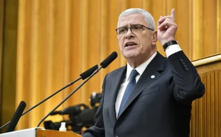 Müsavat Dervişoğlu'ndan Sert Eleştiriler: 'Gençlerimizi vatanlarına küstürmeyin'