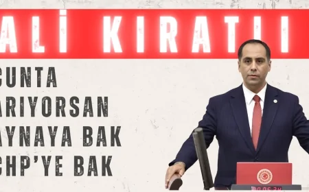 AK Parti’li Kıratlı’dan Özgür Özel’e sert sözler: ‘Cunta arıyorsan aynaya bak, CHP’ye bak’