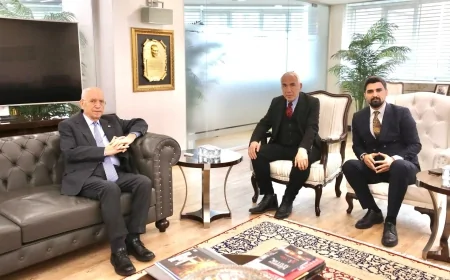 CUMHA Genel Müdürü Can Uzunkök ve Gazeteci Hüseyin Bekar'dan Başkan Yaşar'a taziye ziyareti