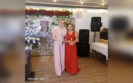 Gülay Avcı 'Yılın En Başarılı Tarot Yorumcusu' ödülünü aldı: 'Her insanın ruhunda saklı bir hikaye vardır'