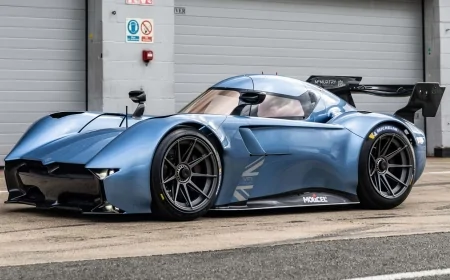 Elektrikli yarış aracı McMurtry Speirling baş aşağı giderek dünya tarihine geçti