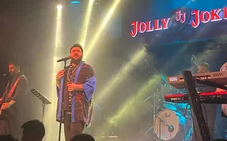 Sakiler'den İstanbul konserinde ustalara saygı duruşu: 'Ferdi Tayfur, Edip Akbayram ve Volkan Konak şarkılarıyla anıldılar'