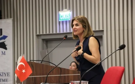 Atıklardan Sanata Yolculuk: Elif Kılıç’tan Anadolu Mitolojili Sıfır Atık Kostümler