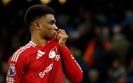 Manchester United'dan 4-2'den geri dönüşle tarihi zafer: Lyon'u 5-4 mağlup etti