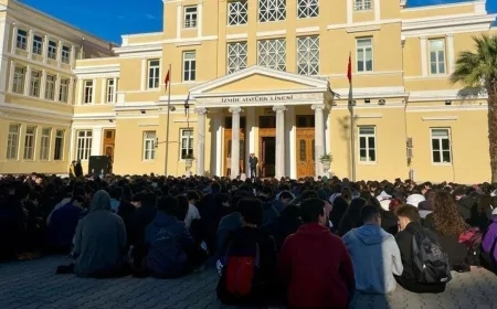 Liselerde protesto çığ gibi büyüyor: İmamoglu'nun tutuklanması sonrası eğitim krizi derinleşti