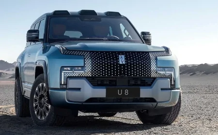 BYD'nin 24 ayar altın logolu yeni SUV modeli U8L, boyutları ve teknolojisiyle dikkat çekti