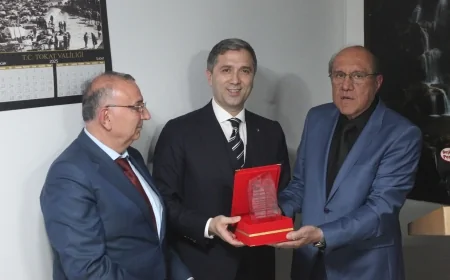 Zafer Sırakaya Tokat Evinde: 'Tokatlılar Türkiye'nin Her Yerinde Güçlü Olmalı'