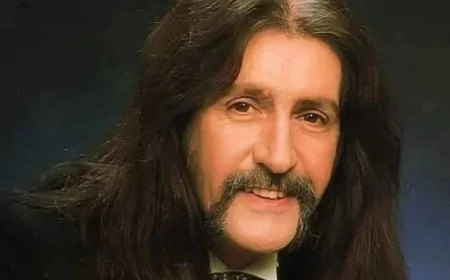 Ekin Koç’tan Barış Manço Filmi Açıklaması: ‘Yüksek Maliyet Nedeniyle Şimdilik Rafa Kalktı’