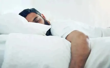 Yanlış pozisyonda uyumak omurgayı çökertiyor: Uzmanlardan sol tarafa yatın uyarısı!