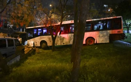 Ankara’da freni boşalan servis otobüsü çok sayıda araca çarparak büyük hasara yol açtı
