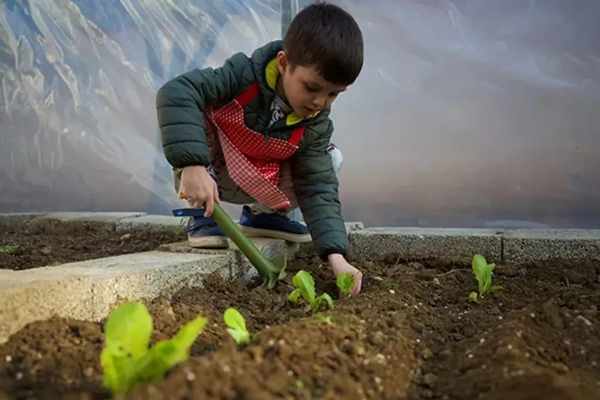Toprakla oynayan çocuklar hem daha az hasta oluyor hem de strese karşı daha güçlü hale geliyor
