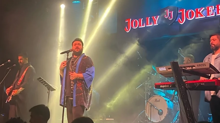 Sakiler'den İstanbul konserinde ustalara saygı duruşu: 'Ferdi Tayfur, Edip Akbayram ve Volkan Konak şarkılarıyla anıldılar'