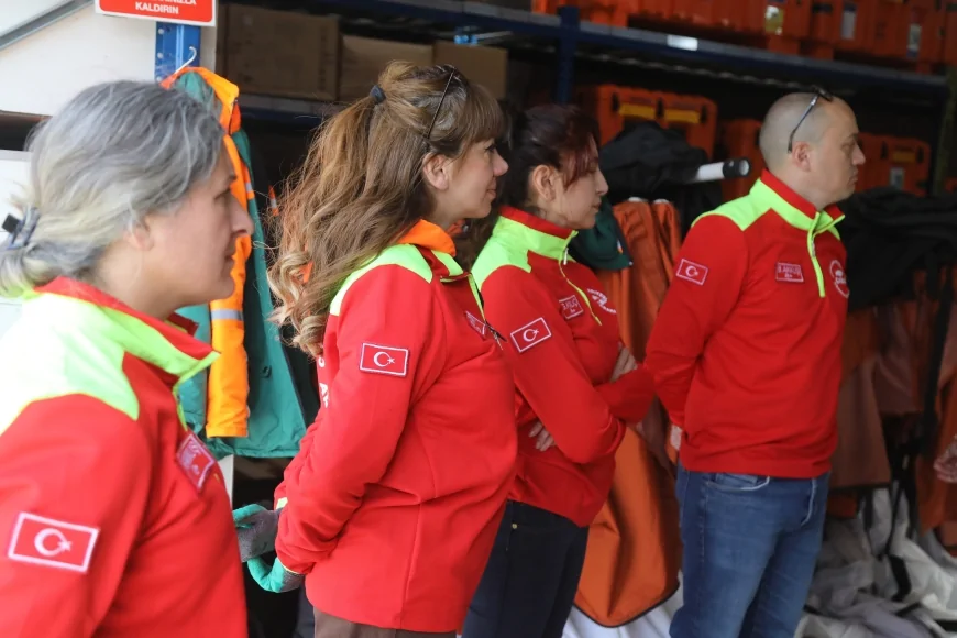 Çankaya Belediyesi'nin gönüllü arama kurtarma ekibi 'ÇABUK' sahaya inmeden eğitimle hazırlanıyor