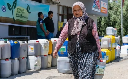 Yenişehir Belediyesi'nden üreticiye destek: 4 bin 900 litre solucan gübresi dağıtıldı