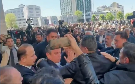 Sırrı Süreyya Önder’in Cenazesinde Yumruklu Saldırı: CHP Lideri Özgür Özel'e Kim Saldırdı?