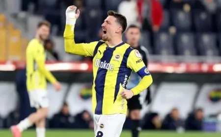 Fenerbahçe’nin kaptanı Mert Hakan Yandaş sol ayak bileğinden ameliyat edildi