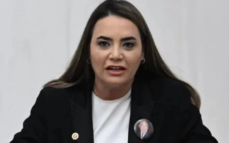 Ayyüce Türkeş'e kabir ziyareti sırasında saldırı iddiası: 'Yumruklar uçuşuyordu'