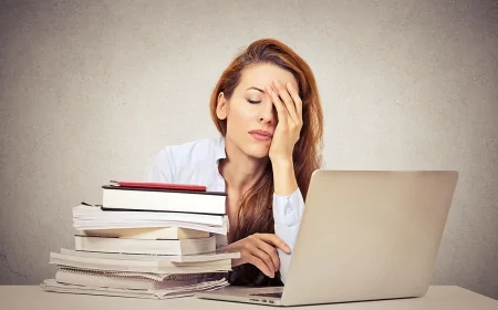 Sabahları Yorgun Kalkmak Sadece Uykusuzluk Değil: Uzmanlar Kronik Halsizliğin Nedenlerine Dikkat Çekti