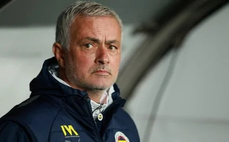Fenerbahçe'de Jose Mourinho'dan radikal karar: 14 yabancı futbolcu kadro dışı bırakıldı