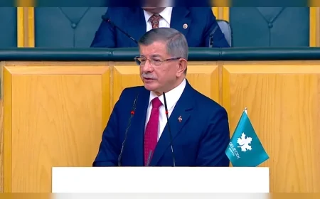 Ahmet Davutoğlu: 'Türklerle Kürtlerin arasına örülmeye çalışılan duvarları parçalayacağız'